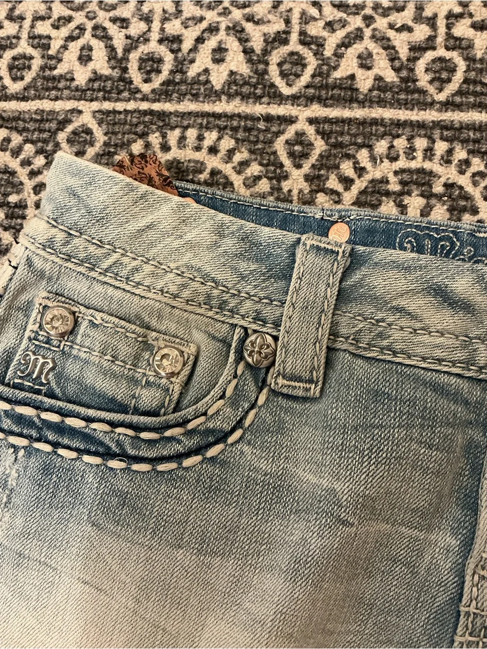 Miss Me Light Wash Denim Shorts - Light Blue sz26